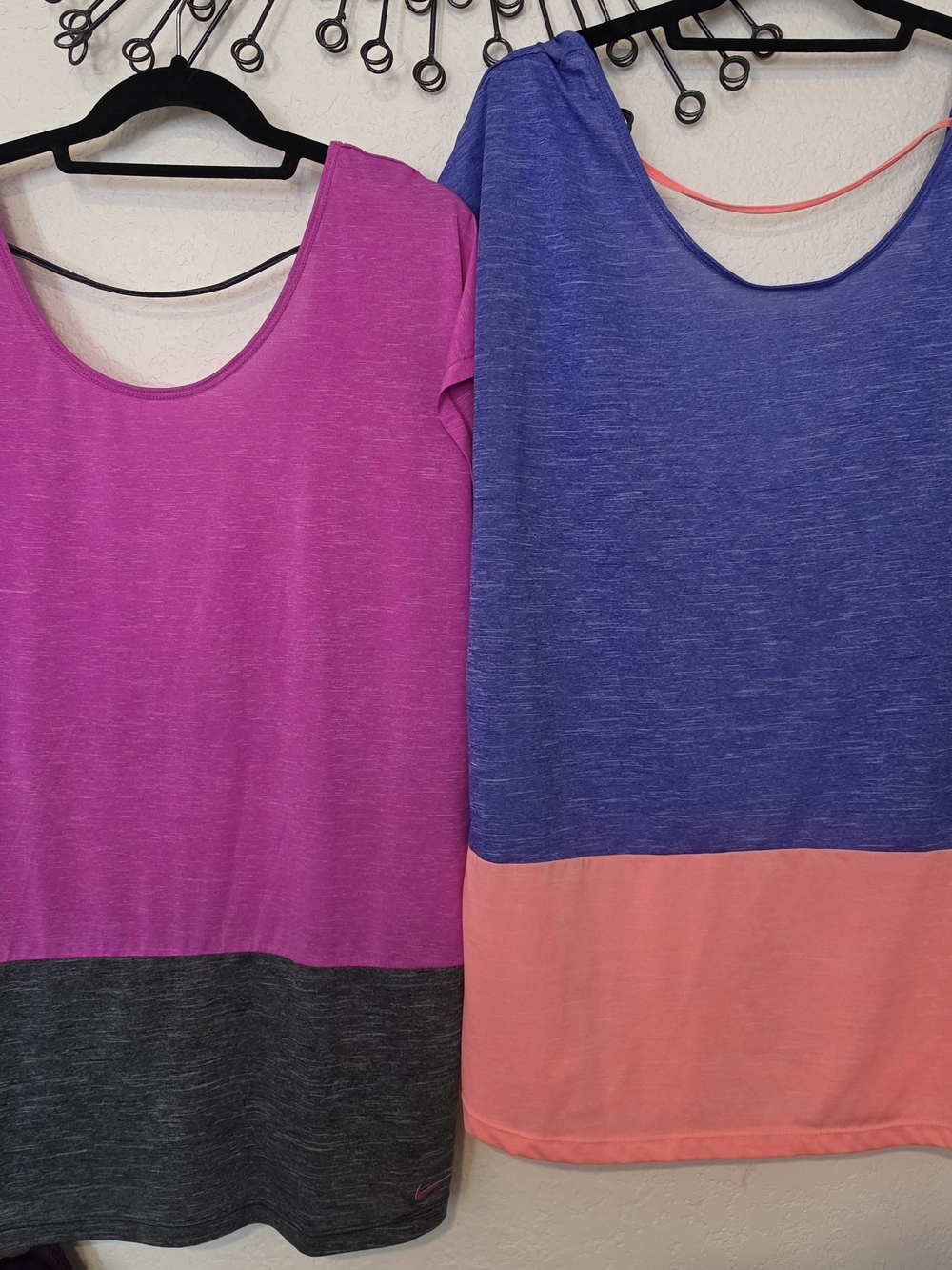 Nike Women’s Short Sleeve Colorblock Tees - String Across Swooping Back